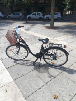 Bicicleta de paseo negra
