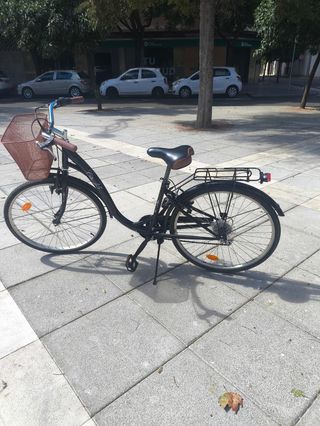 Bicicleta de paseo negra