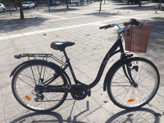 Bicicleta de paseo negra