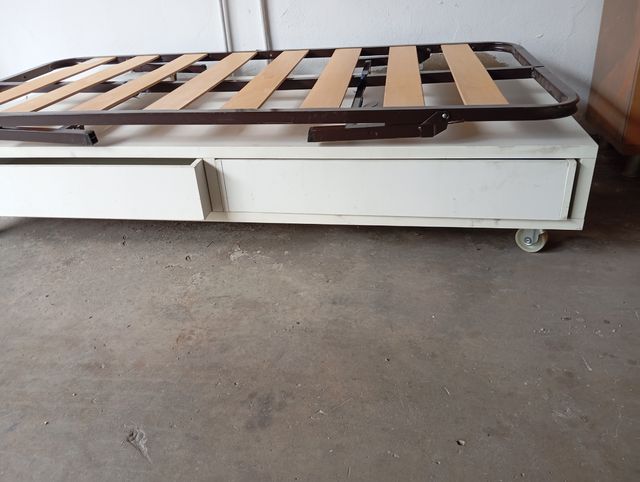 Cama con base de láminas y cajones 60€