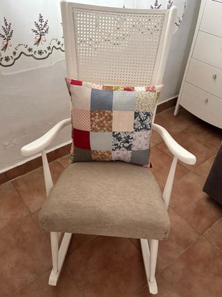 Mecedora vintage blanca y beige