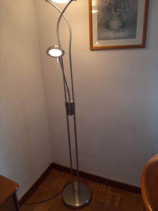 Lámpara de pie halógena moderna