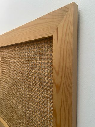 Cabecero de madera natural con ratán