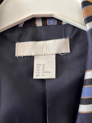Blazer H&M rayas azules y beige