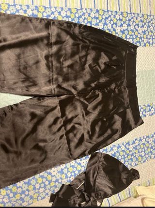 Conjunto de satén negro mujer