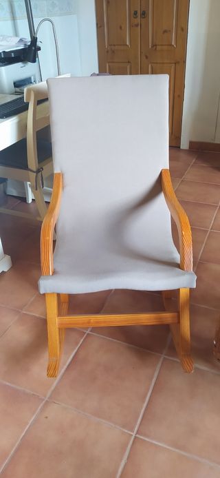 Mecedora de adulto en tela y madera