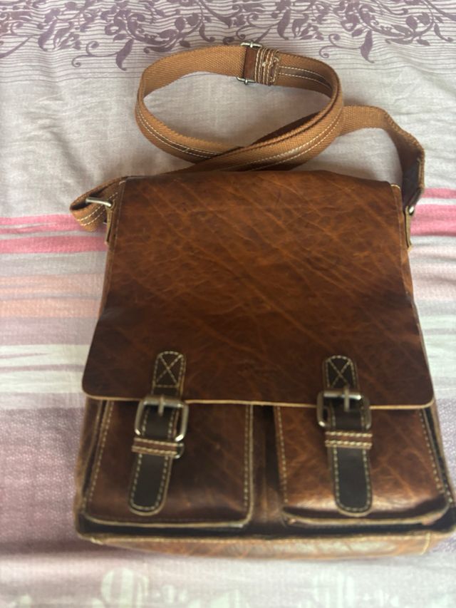 bolso de piel con bolsillos