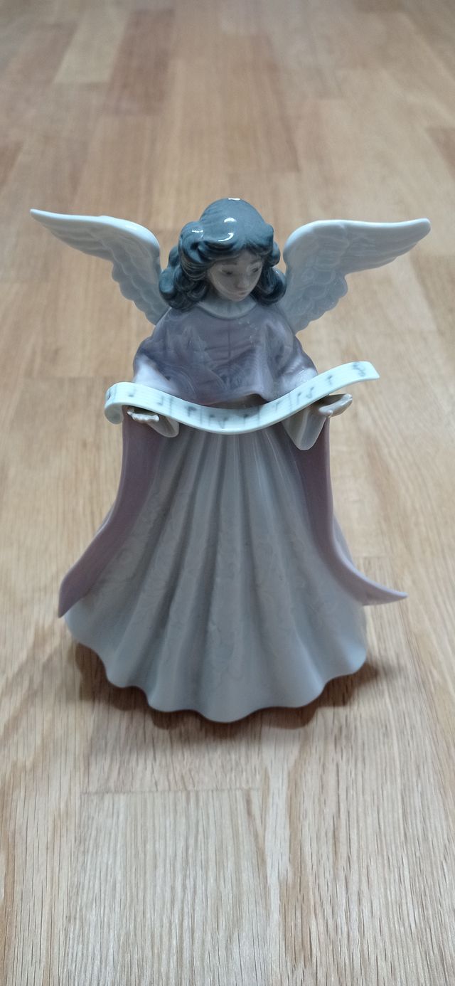 Figura Lladro Ángel con Pergamino