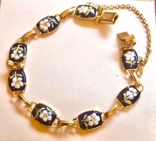 Pulsera chapada en oro con flores