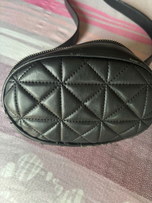 Riñonera acolchada negra