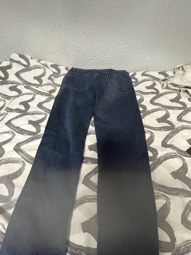 Jeans azules y grises