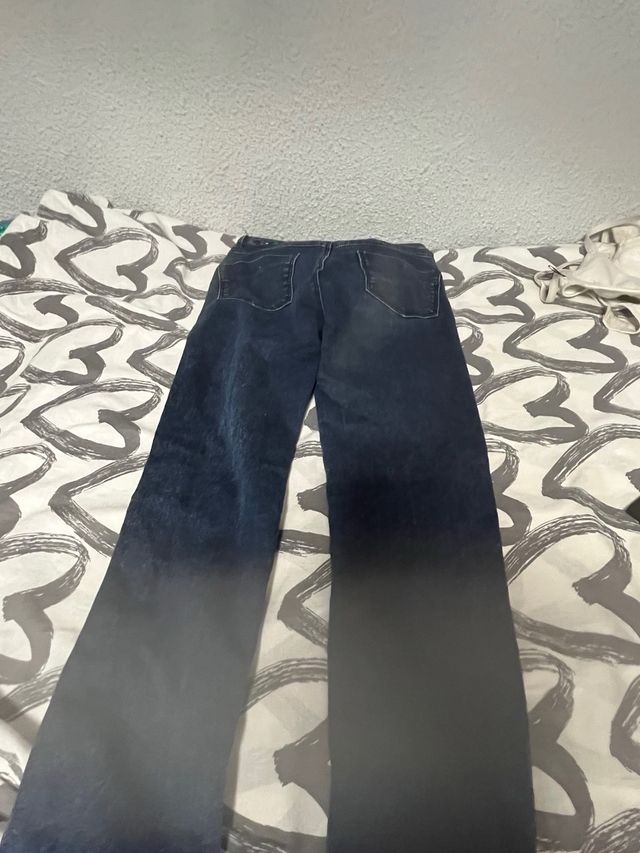 Jeans azules y grises