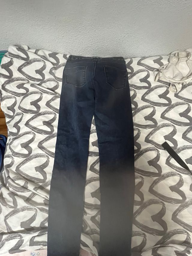 Jeans azules y grises