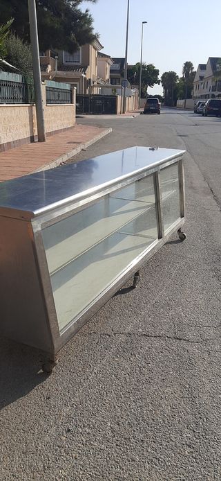 Mostrador inoxidable in bn estado .