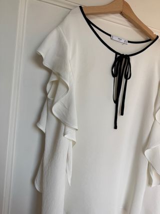 Camicia bianca Mango con fiocco