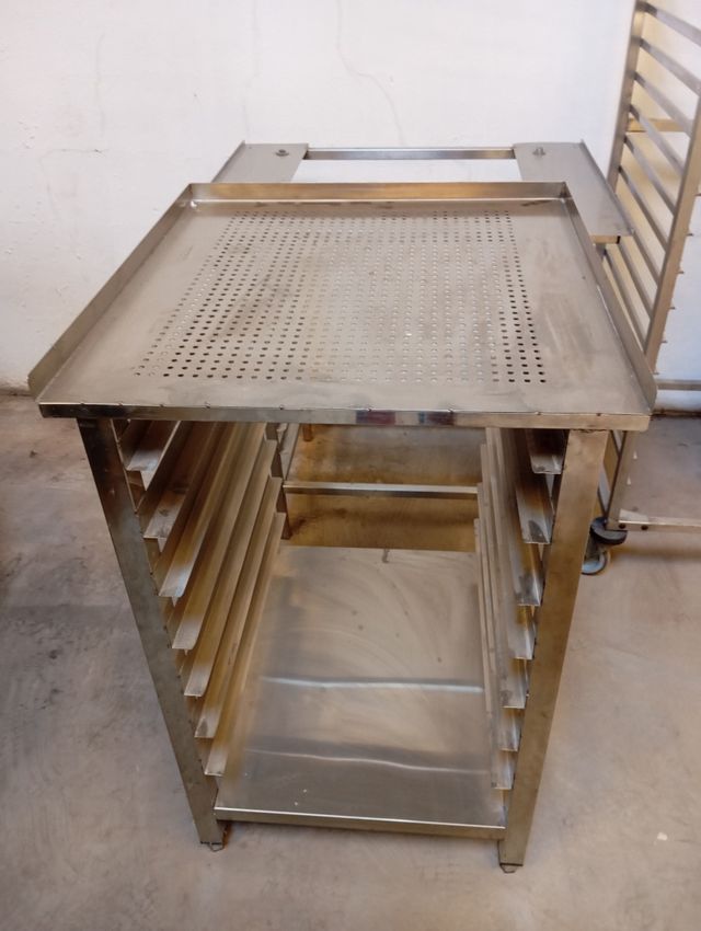 Carros de acero inoxidable para bollería y pan.