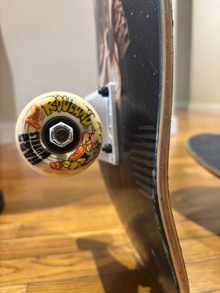 Skate con diseño espacial y figuras