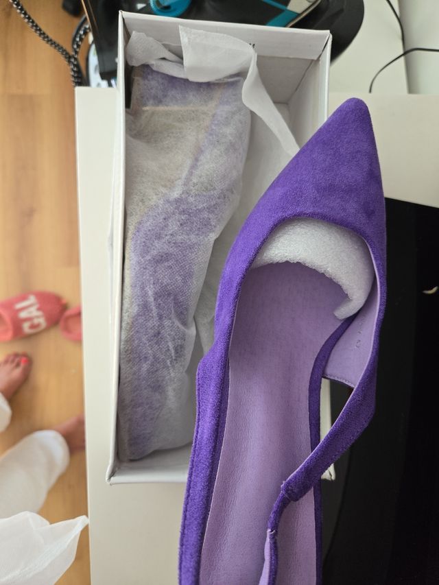 Sin estrenar, zapatos destalonados morados