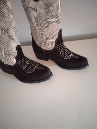 Botas camperas serraje y serpiente