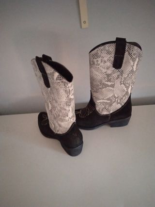 Botas camperas serraje y serpiente