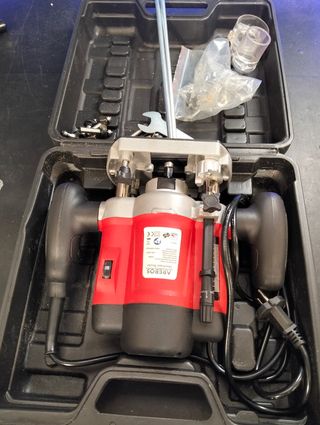 Fresadora Arebos 1200W + 12 brocas + maletín