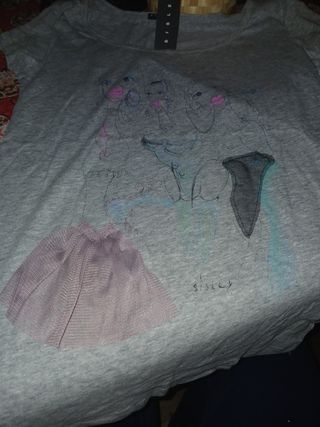 Camiseta Sisley gris con dibujo