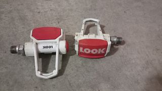 Pedales automáticos LOOK blancos y rojos