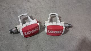 Pedales automáticos LOOK blancos y rojos