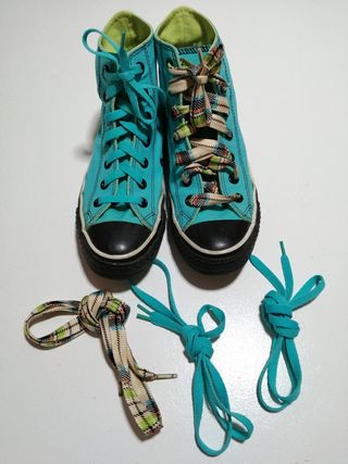 Converse Turquesa y negro con interior verde