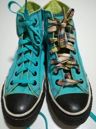Converse Turquesa y negro con interior verde