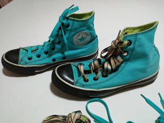 Converse Turquesa y negro con interior verde