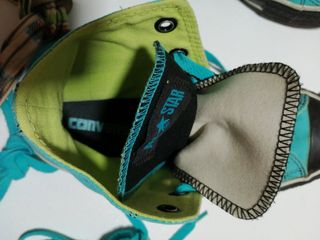 Converse Turquesa y negro con interior verde