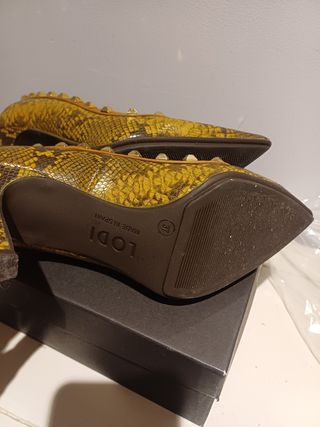 Zapatos Lodi Talla 37 Tacón Tachas Serpiente/piel