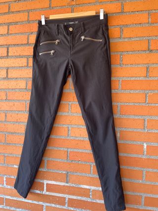 Pantalón mujer negro Mango con cremalleras