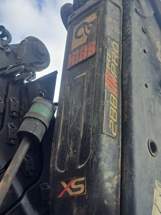 Camión Iveco Grúa Hiab 288