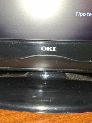 Televisor OKI Negro+soporte pared 