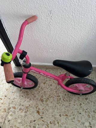 Bicicleta rosa y patinete azul los dos con 10€