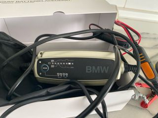 cargador batería coche y moto BMW 