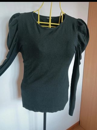 Maglione nero con maniche a palloncino taglia L