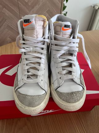 NIKE BLAZER MID