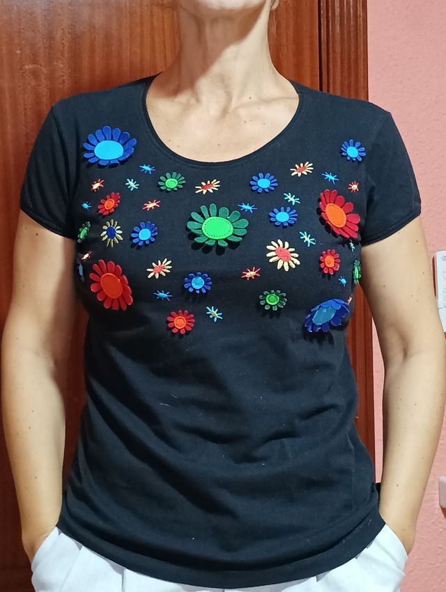 Camiseta de manga corta con flores