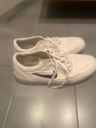 Zapatillas Nike SB Negras y Blancas