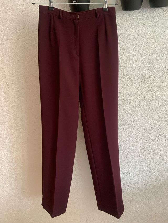 Pantalón de crep color granate