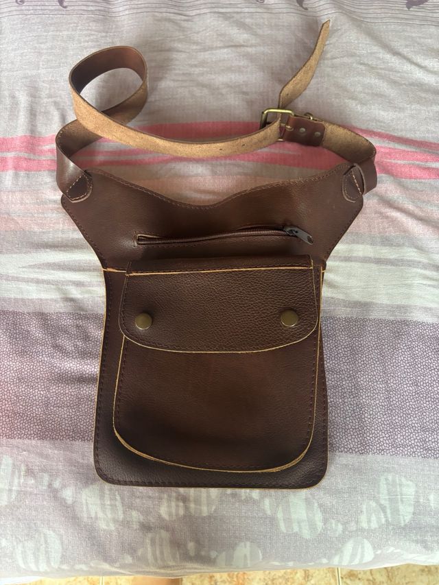 Riñonera de piel marrón