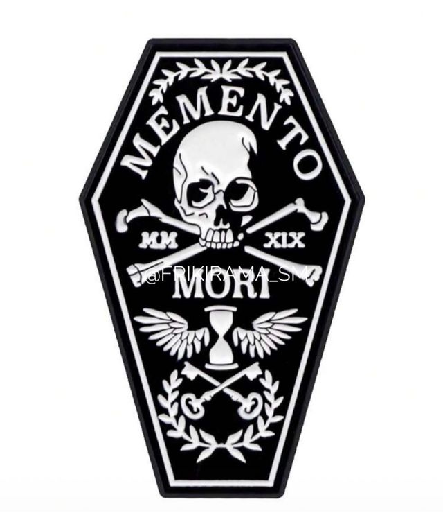 pins variados de calaveras y brujas 