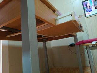 Mesa extensible y 4 sillas 
