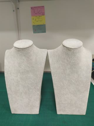 Dos Expositor para bisutería - Busto para collares