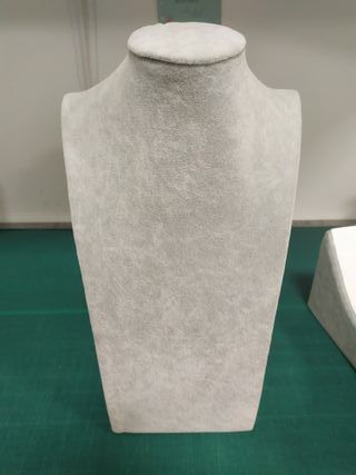 Dos Expositor para bisutería - Busto para collares