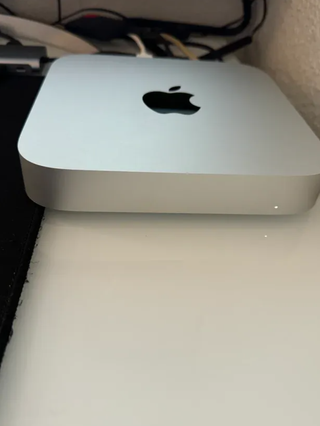  MAC MINI M1 2020 256G 8G RAM en su caja