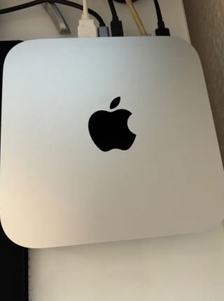  MAC MINI M1 2020 256G 8G RAM en su caja